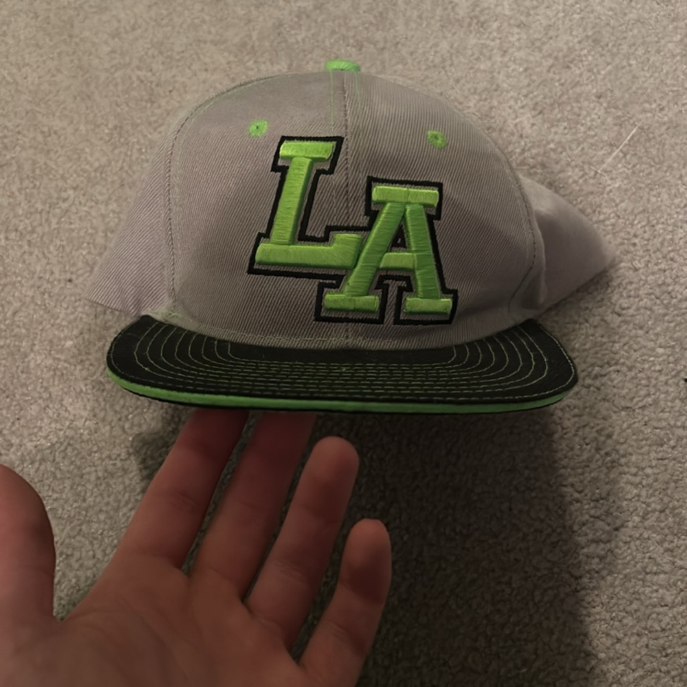 LA hat - Picture 2 of 3